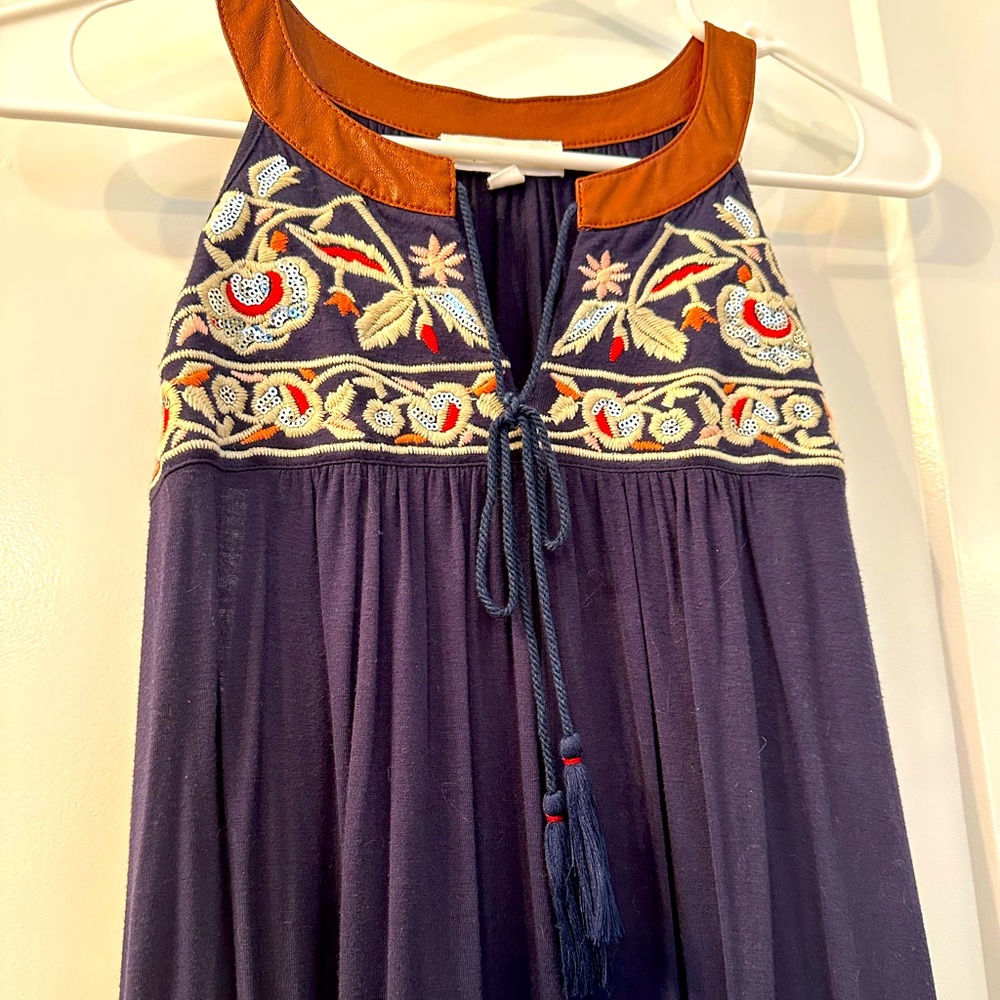 THML boutique, halter neckline top. Size medium.